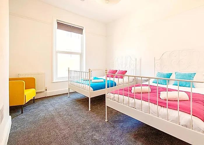 Love Island Apartment 5 Min Walk From Blackpool Tower Sleeps 12