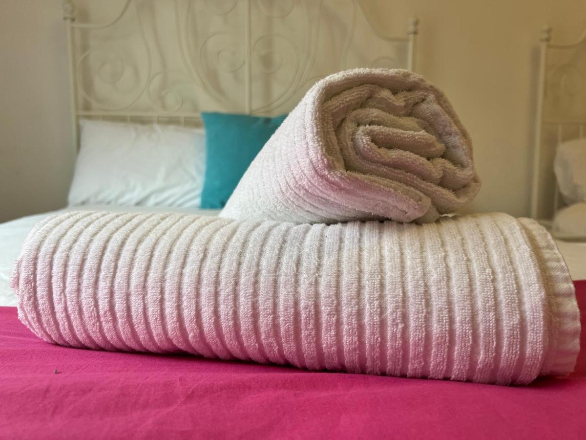 Island 5 Min Walk From Tower Sleeps 12 *