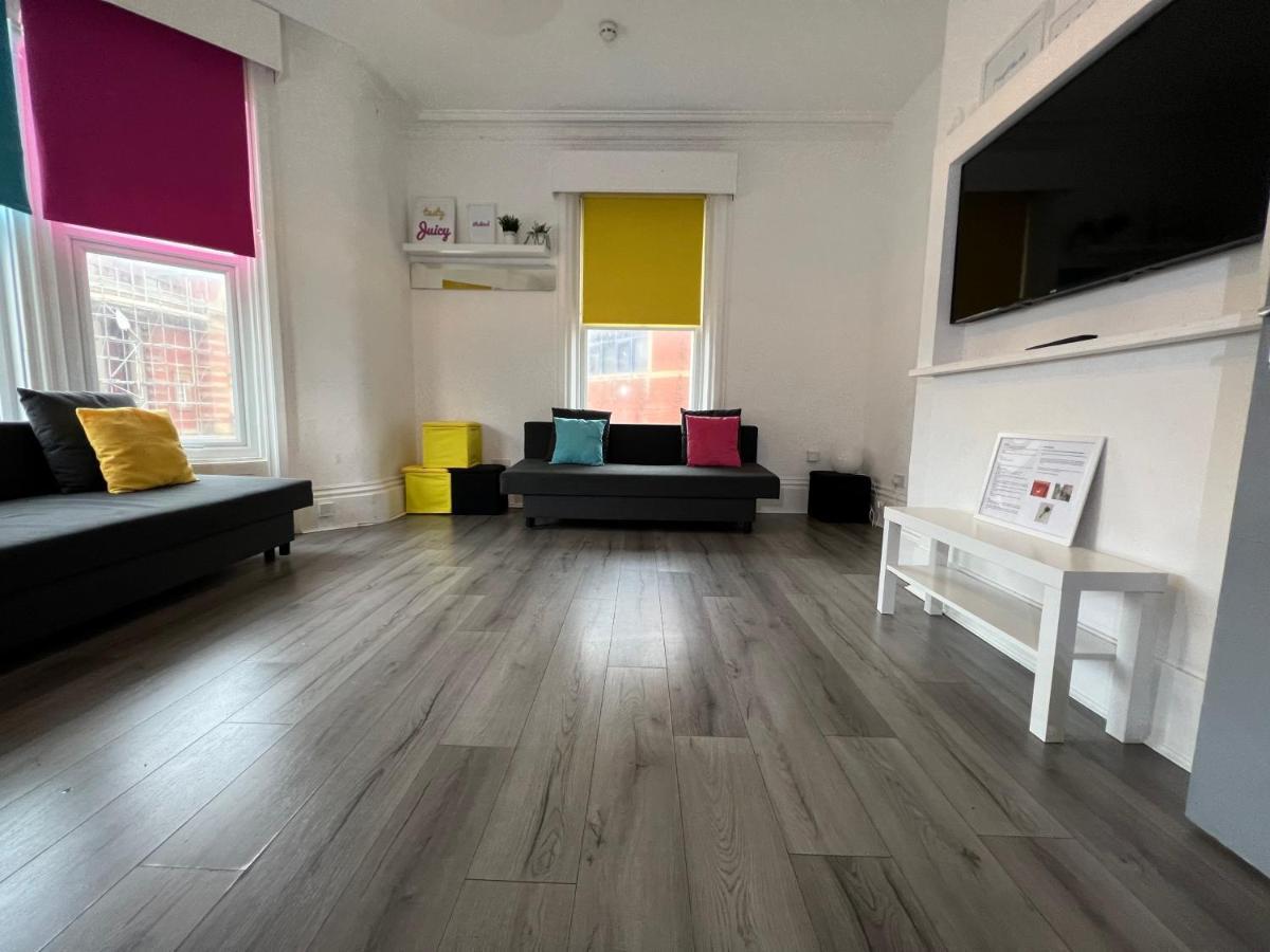 Island 5 Min Walk From Tower Sleeps 12 Blackpool